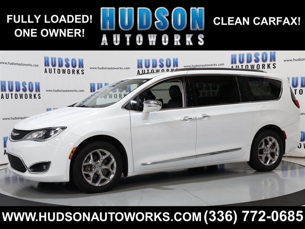 2019 Chrysler Pacifica Limited's photo