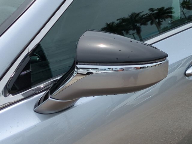 2022 Lexus ES 250 photo 12