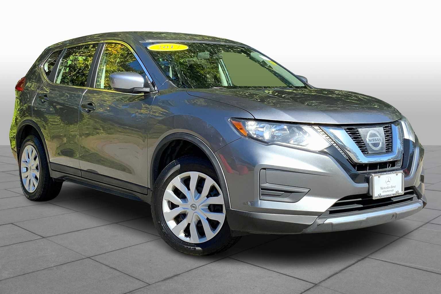 2017 Nissan Rogue S photo 2