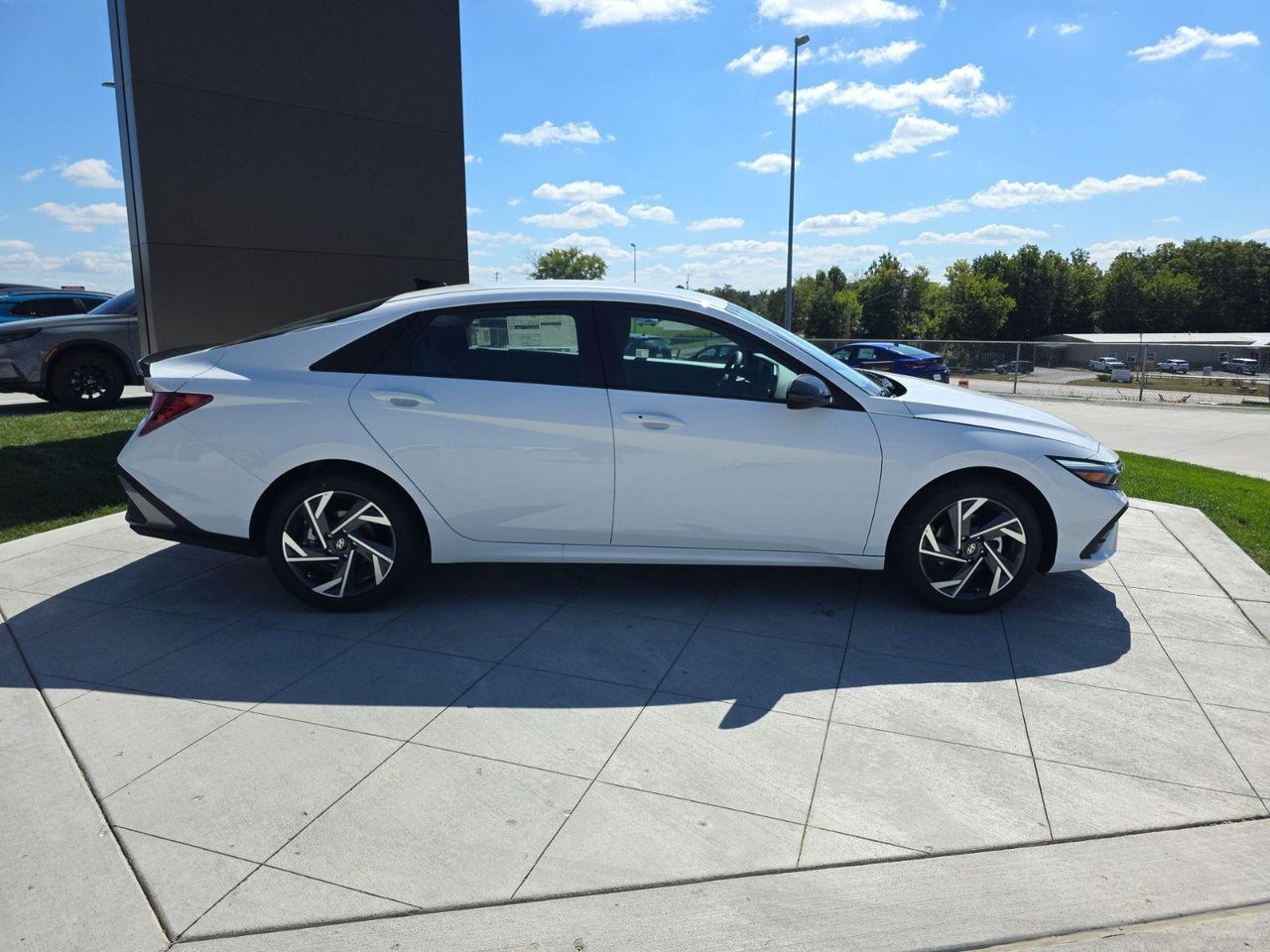 2025 Hyundai Elantra SEL Sport photo 4