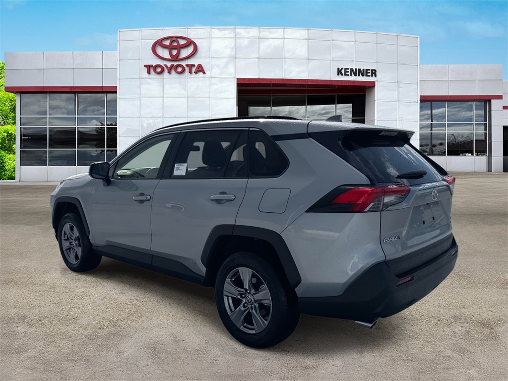 2025 Toyota RAV4 Hybrid LE photo 2