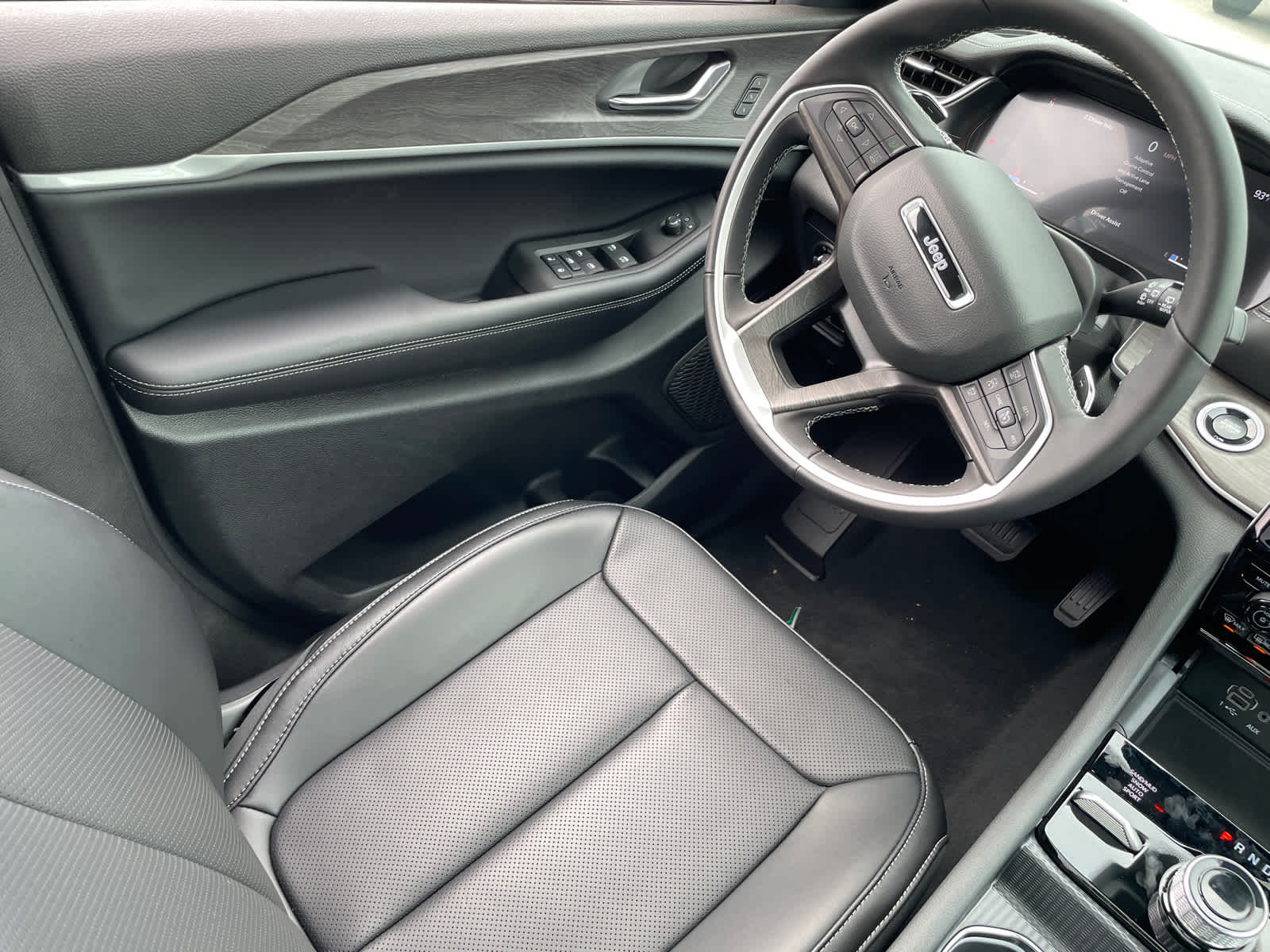 2025 Jeep Grand Cherokee Limited photo 15