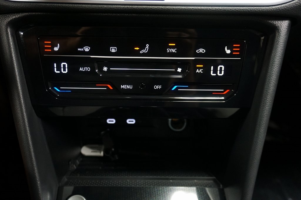 2025 Volkswagen Taos SE photo 13