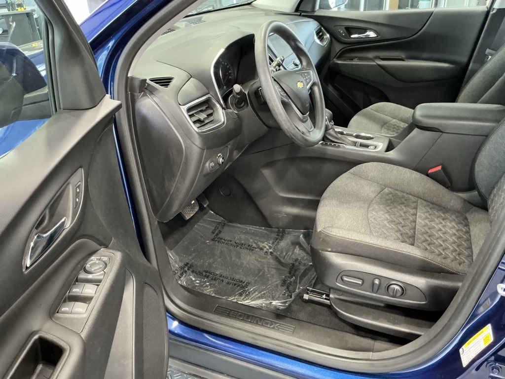 2022 Chevrolet Equinox LT photo 3