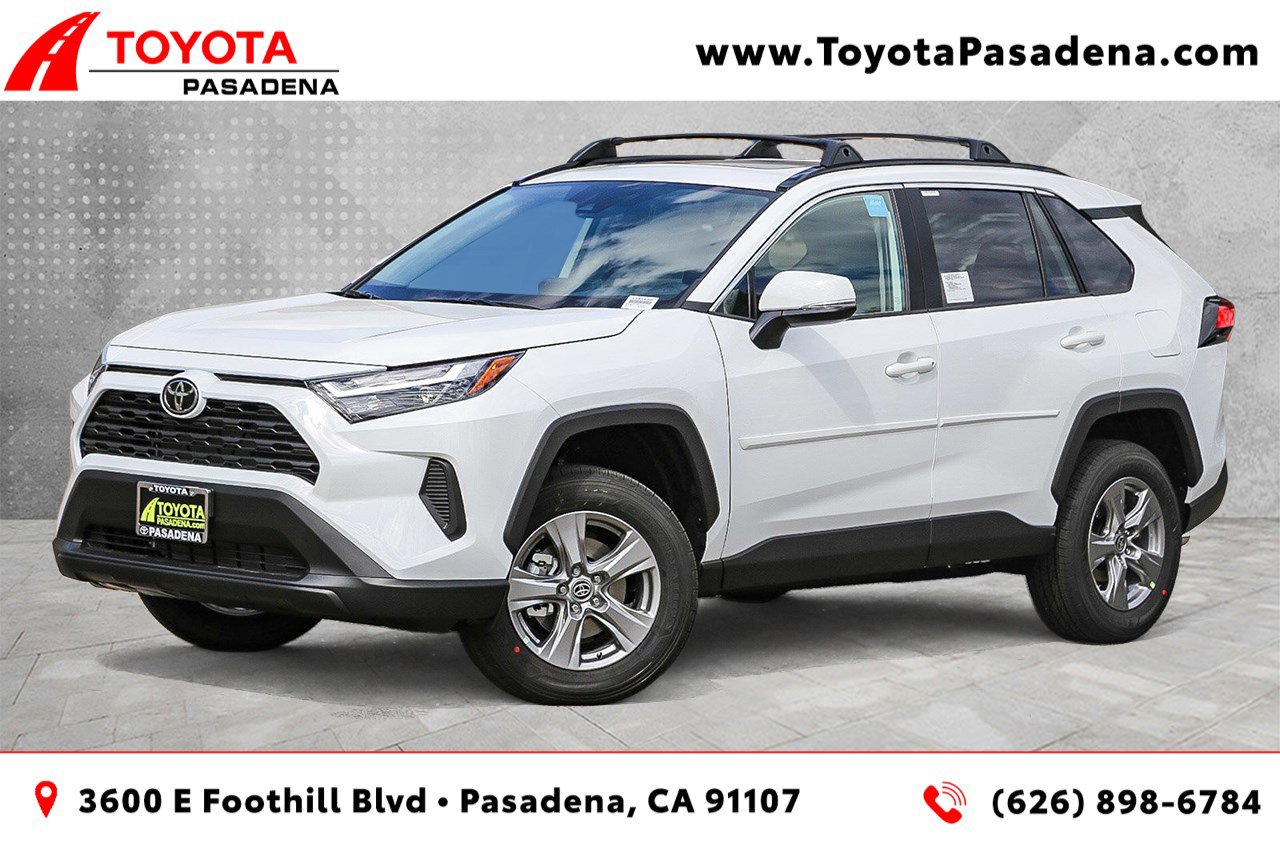 2025 Toyota RAV4 XLE's photo