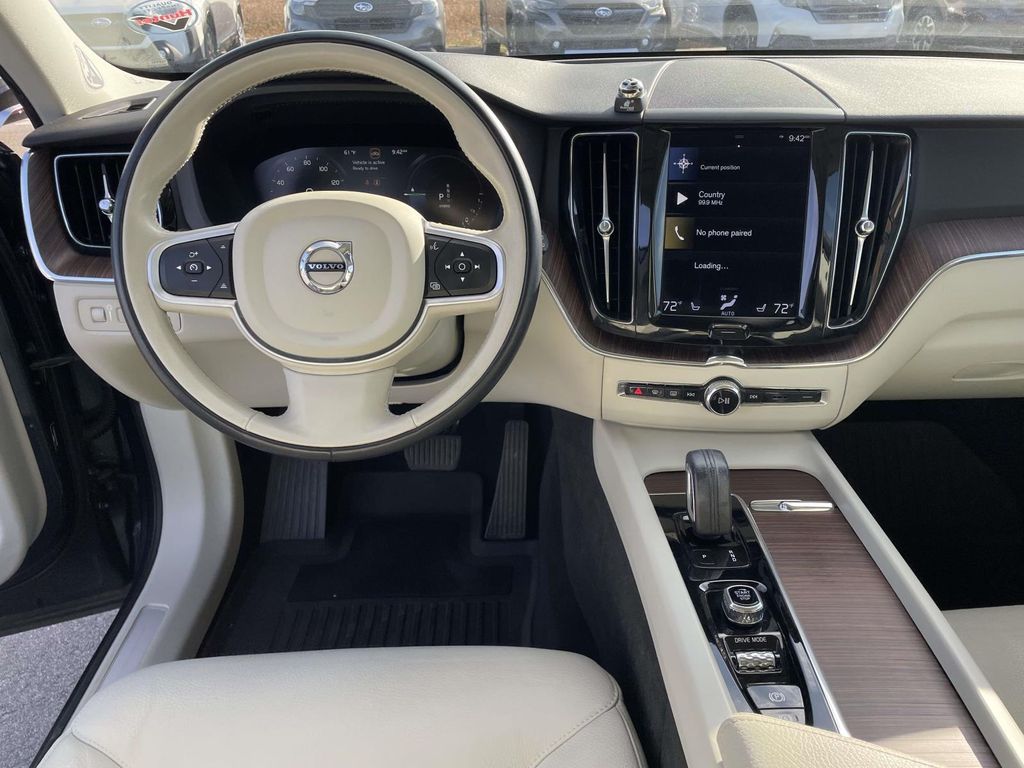 2021 Volvo XC60 T8 Inscription Expression photo 4
