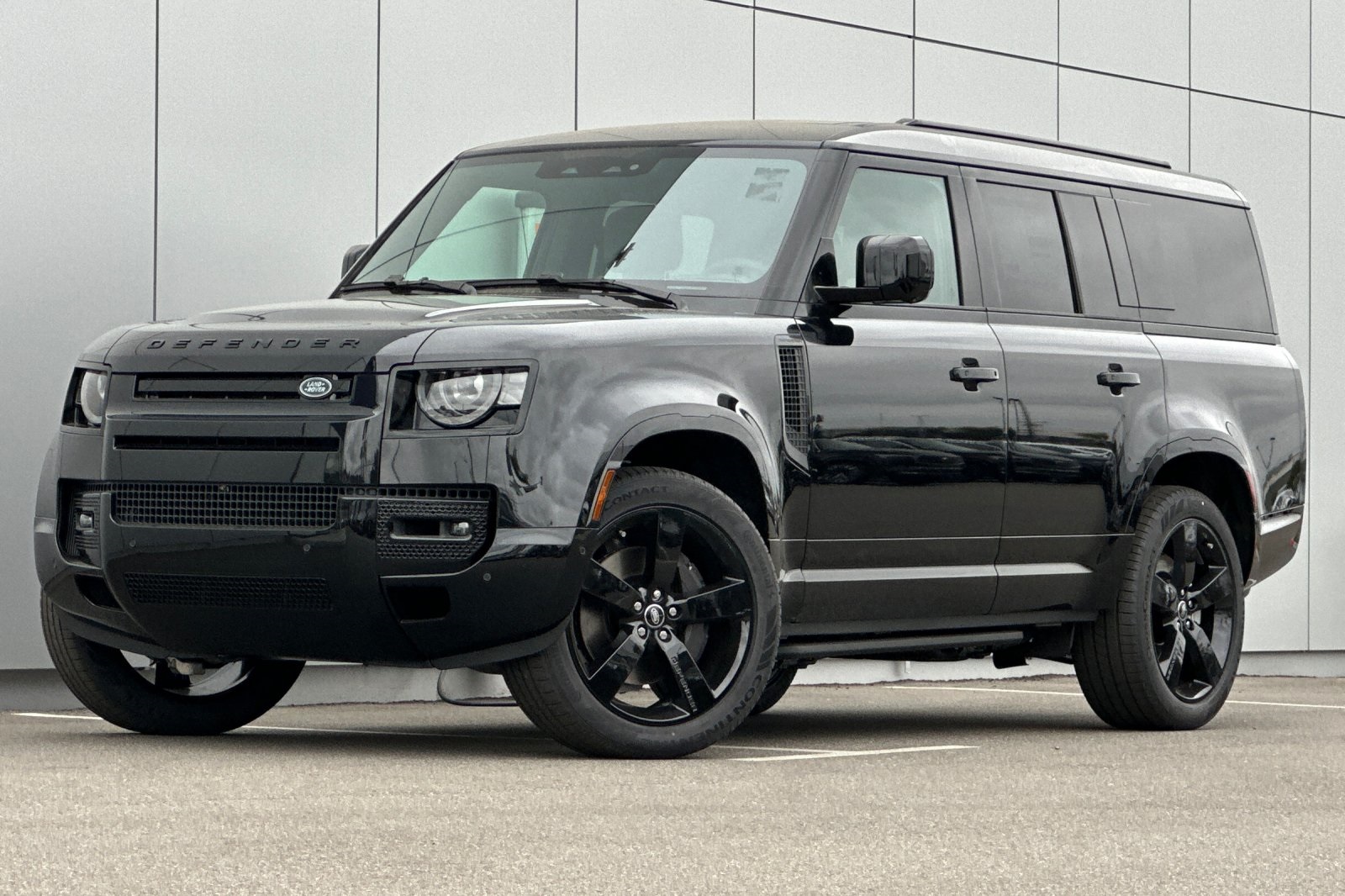 2025 Land Rover Defender 130 X-Dynamic SE photo 2