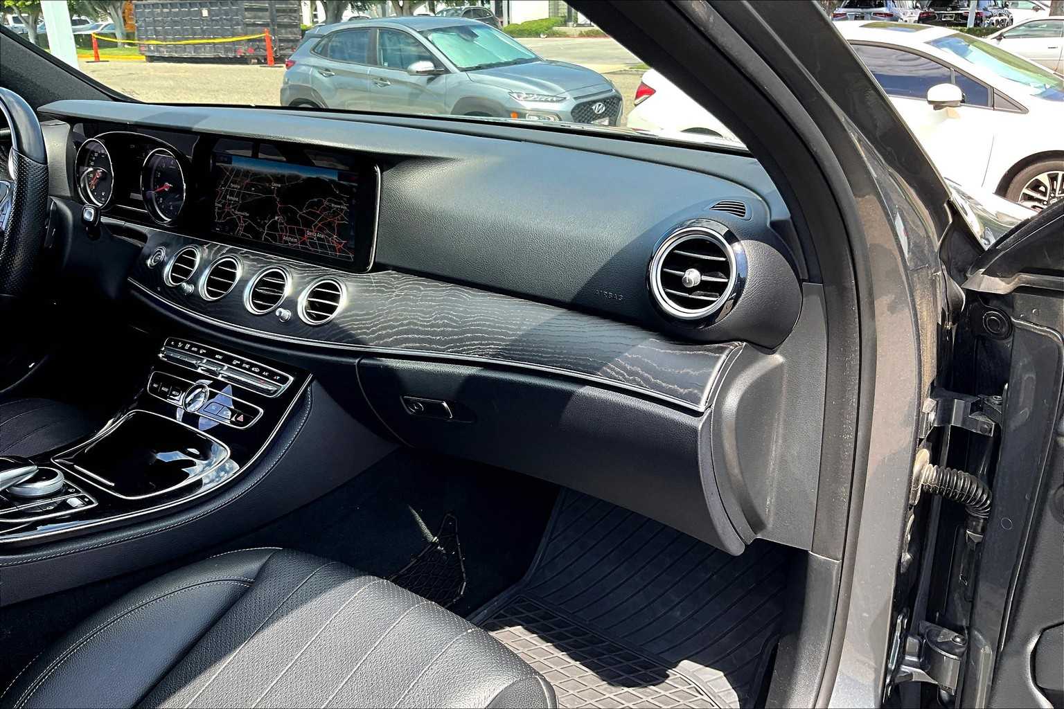 2017 Mercedes Benz E 300 Sport photo 15