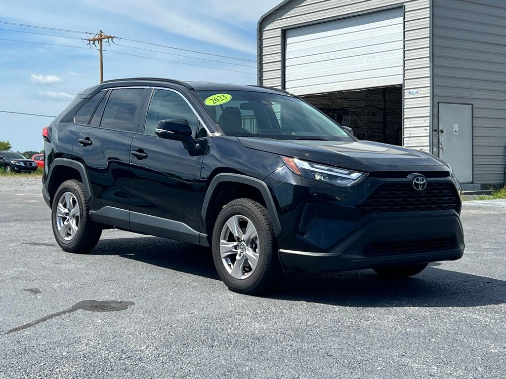2023 Toyota RAV4 XLE photo 2