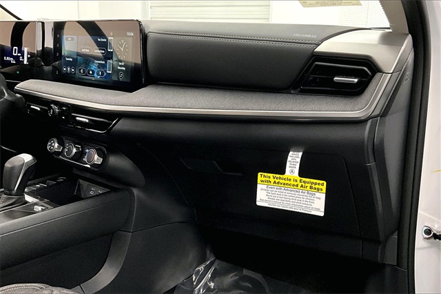 2025 Nissan Kicks SV photo 29