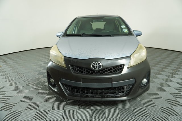 2012 Toyota Yaris photo 2