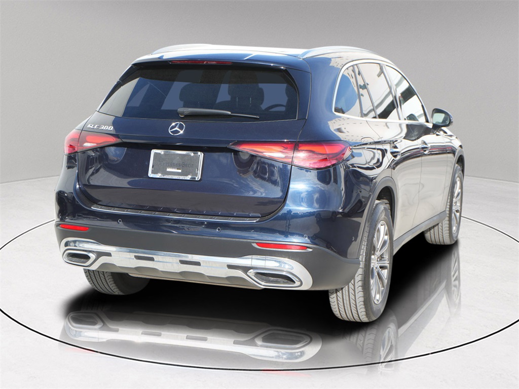 2024 Mercedes Benz GLC 300 photo 3