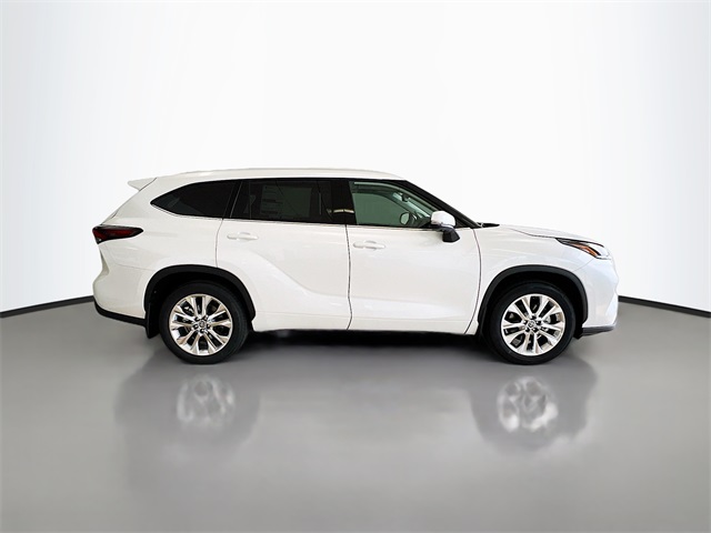 2025 Toyota Highlander Limited photo 35