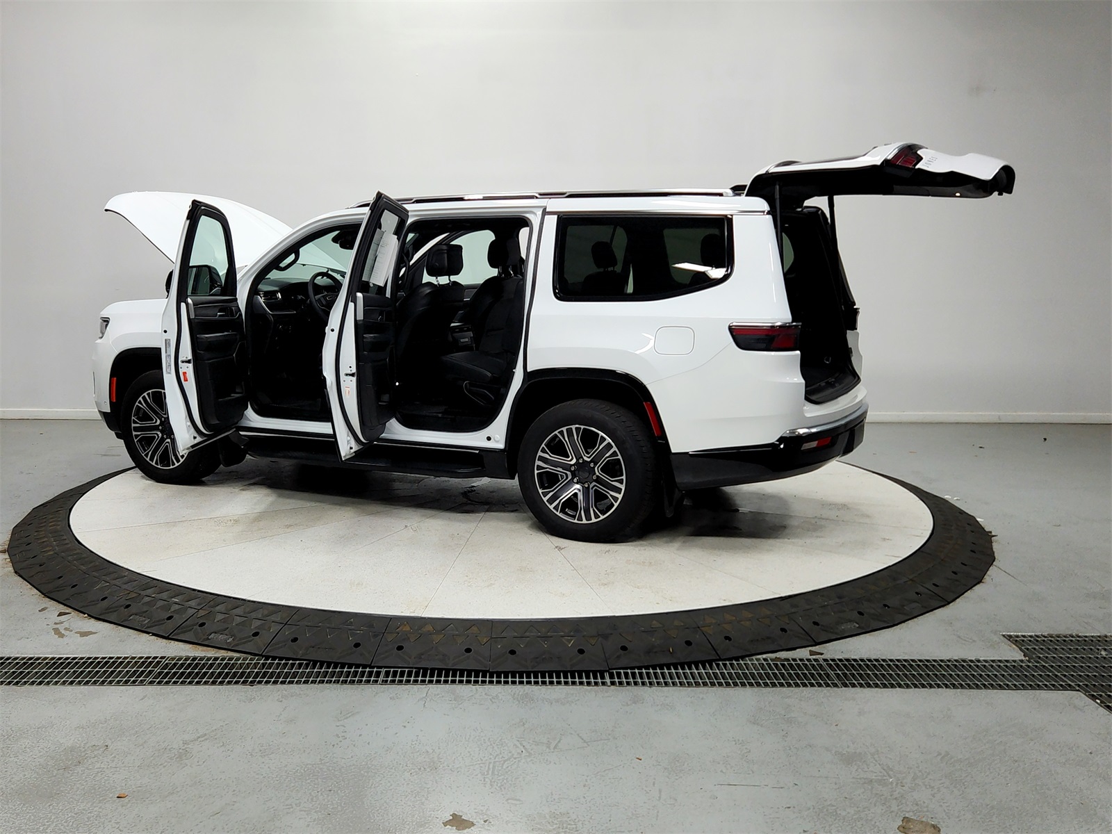2024 Jeep Wagoneer Series II photo 12