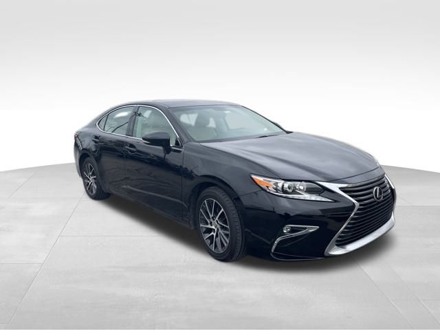 2016 Lexus ES 350's photo