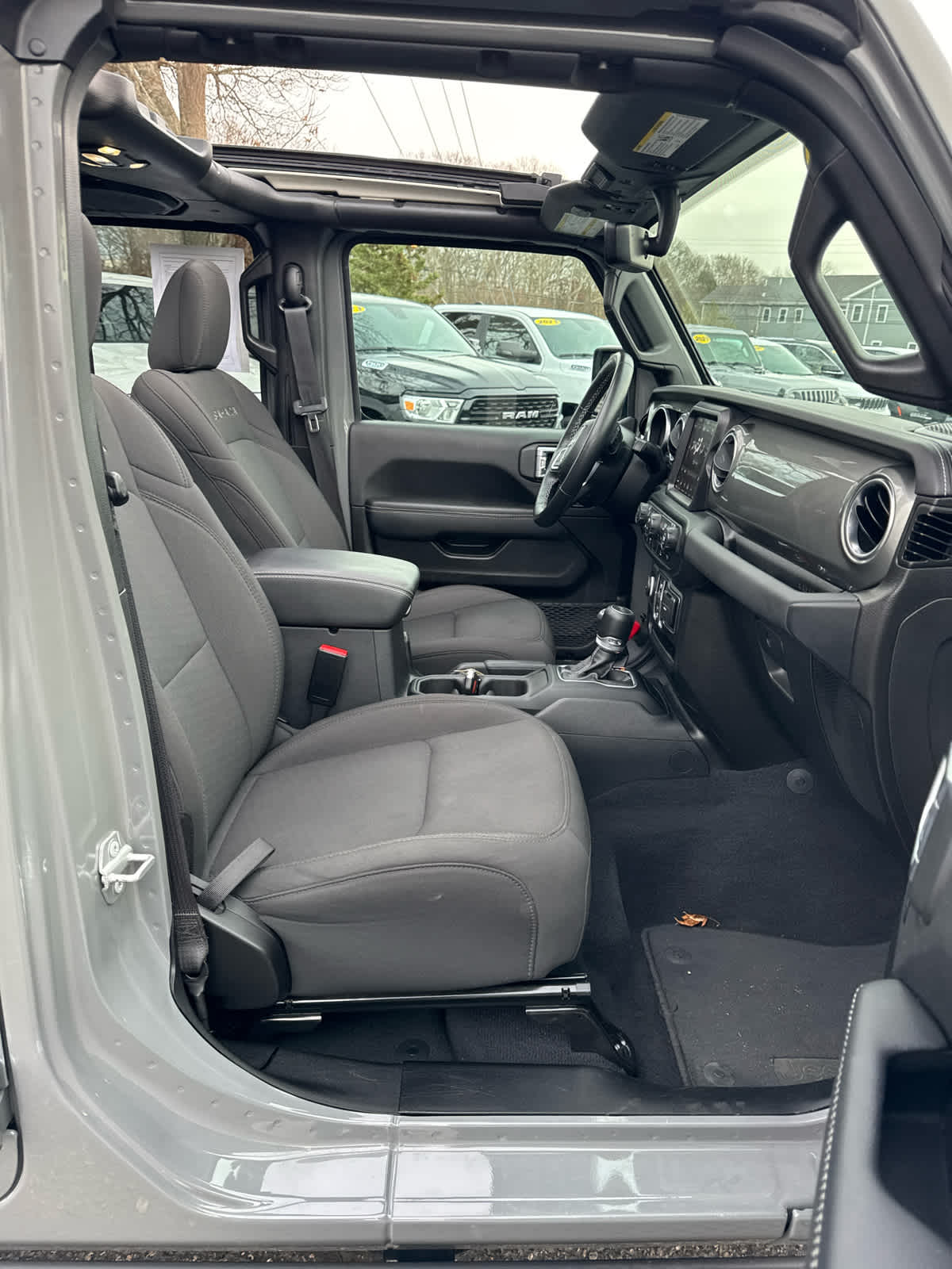 2023 Jeep Wrangler Sahara photo 22