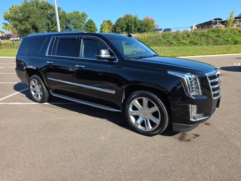 2018 Cadillac Escalade ESV Luxury photo 2