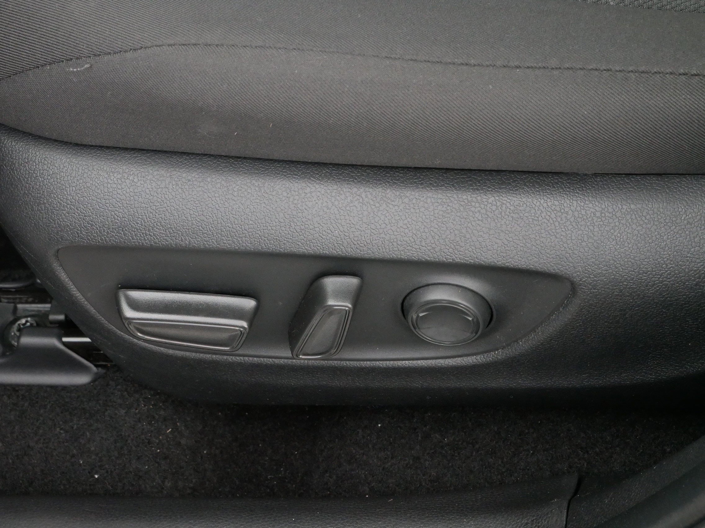 2022 Toyota RAV4 Hybrid XLE photo 19