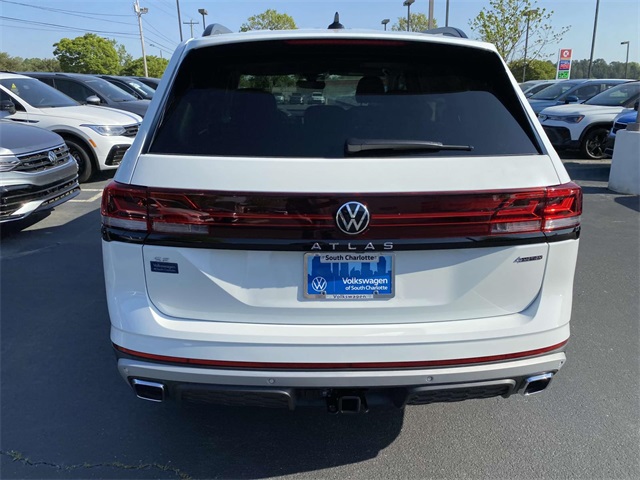 2025 Volkswagen Atlas Peak Edition SE photo 2