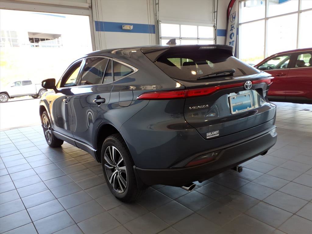 2023 Toyota Venza LE photo 6