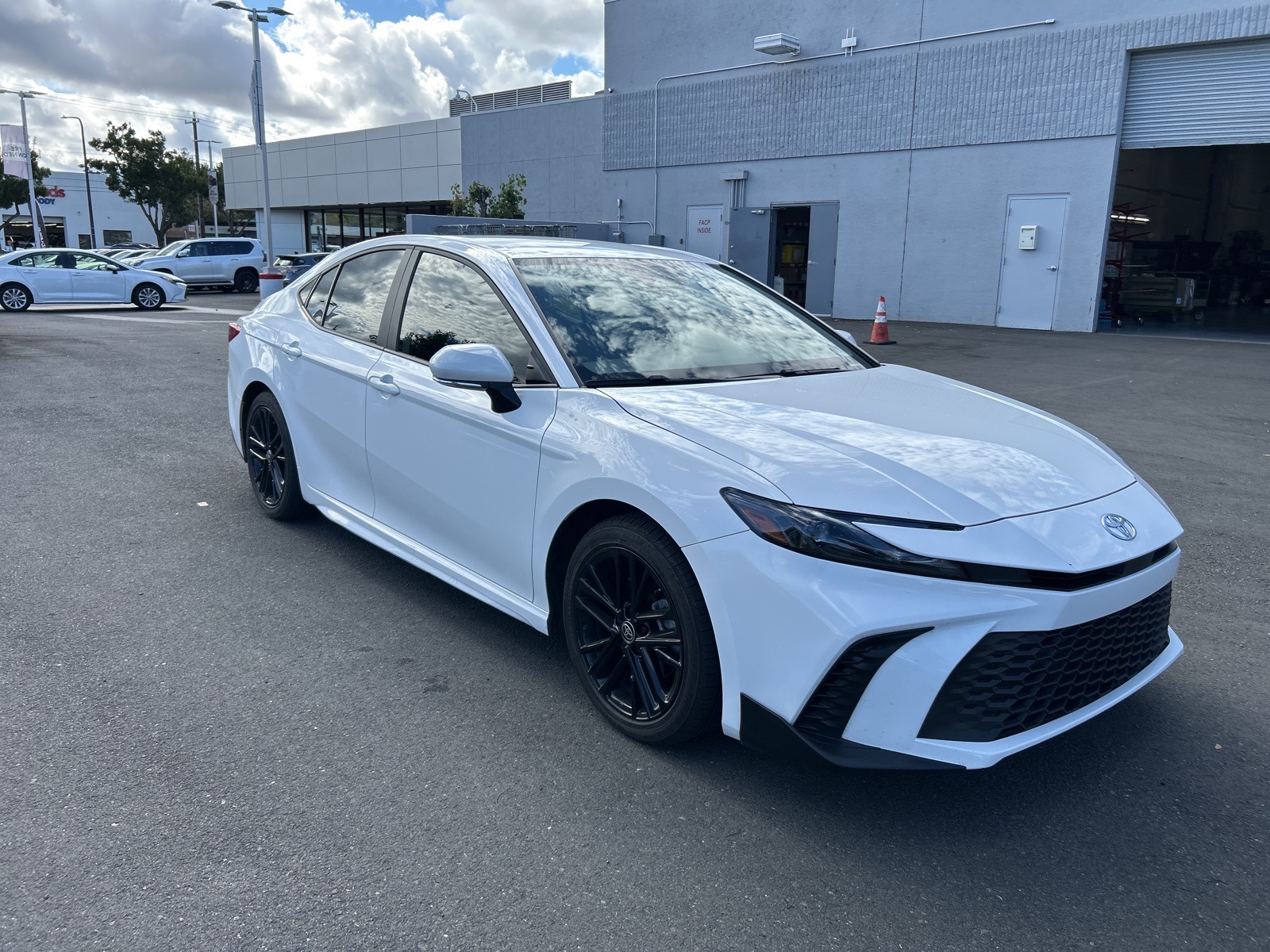 2025 Toyota Camry SE photo 2