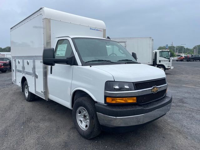 2025 Chevrolet Express Cutaway Base's photo