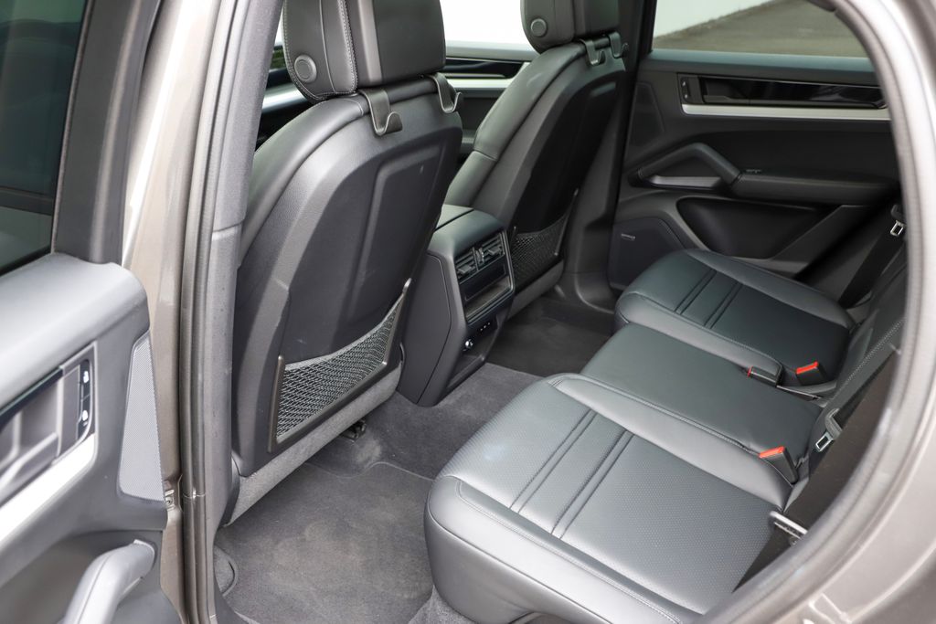 2024 Porsche Cayenne Coupe Base photo 20