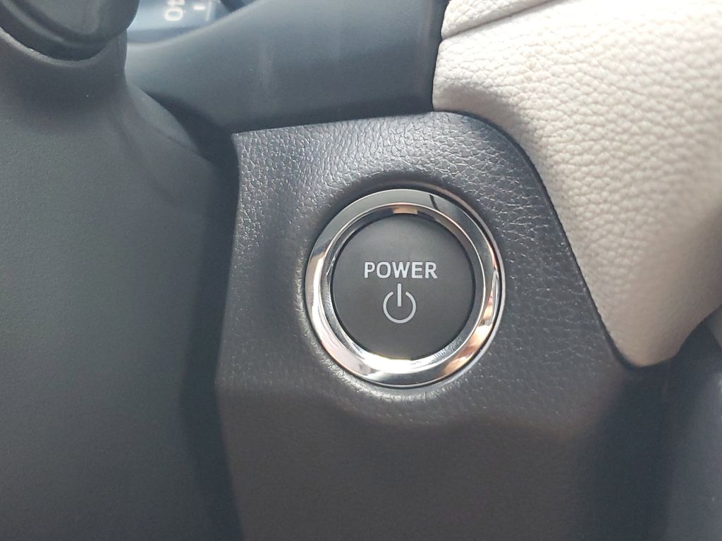 2025 Toyota RAV4 Hybrid XLE photo 23