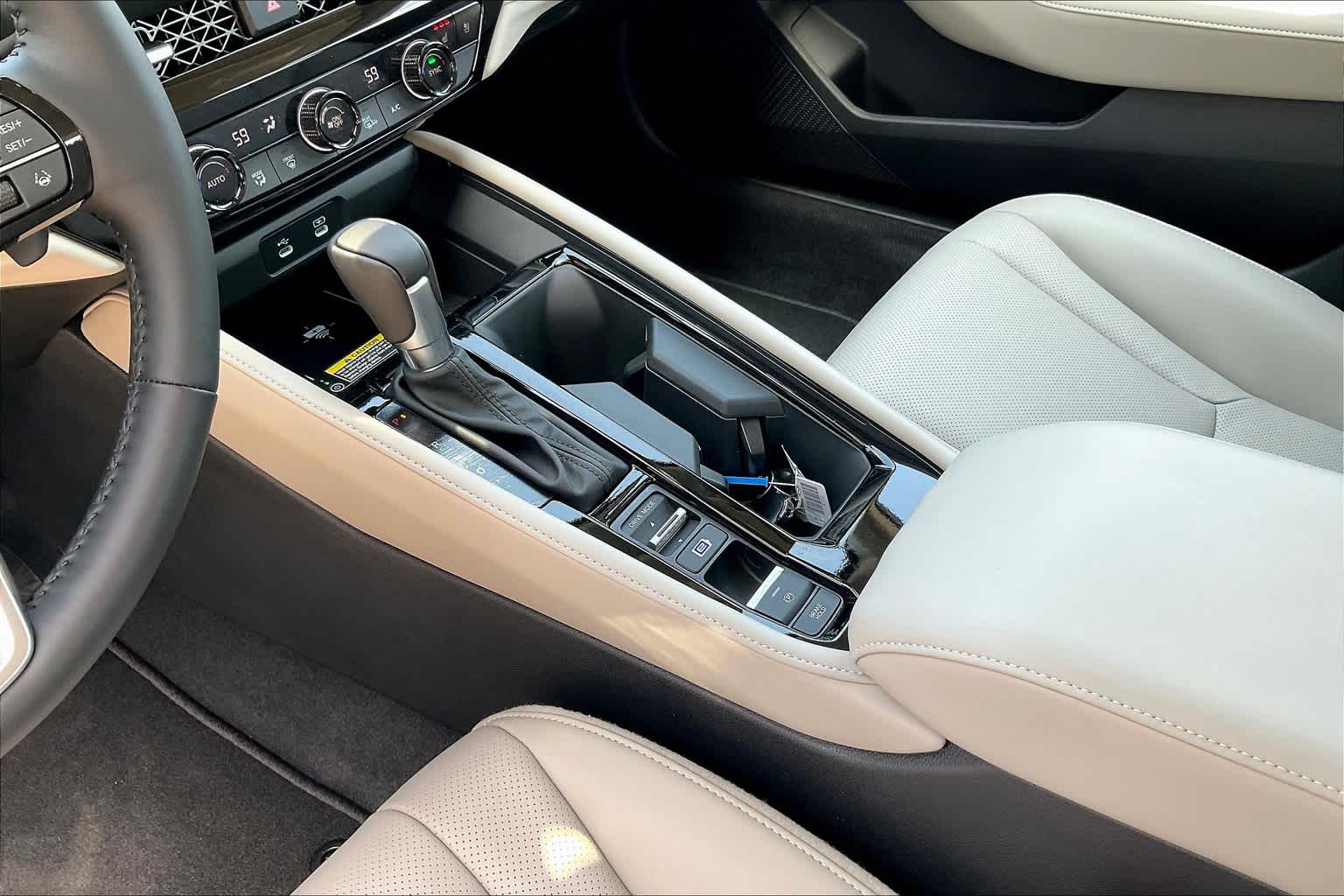 2025 Honda Accord Hybrid Touring photo 7