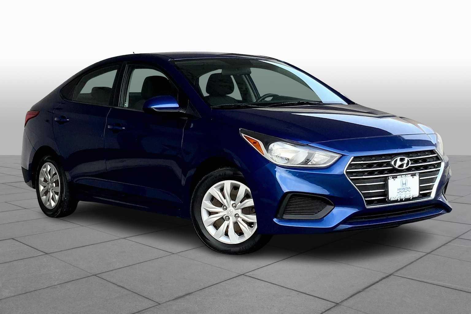 2020 Hyundai Accent SE photo 2