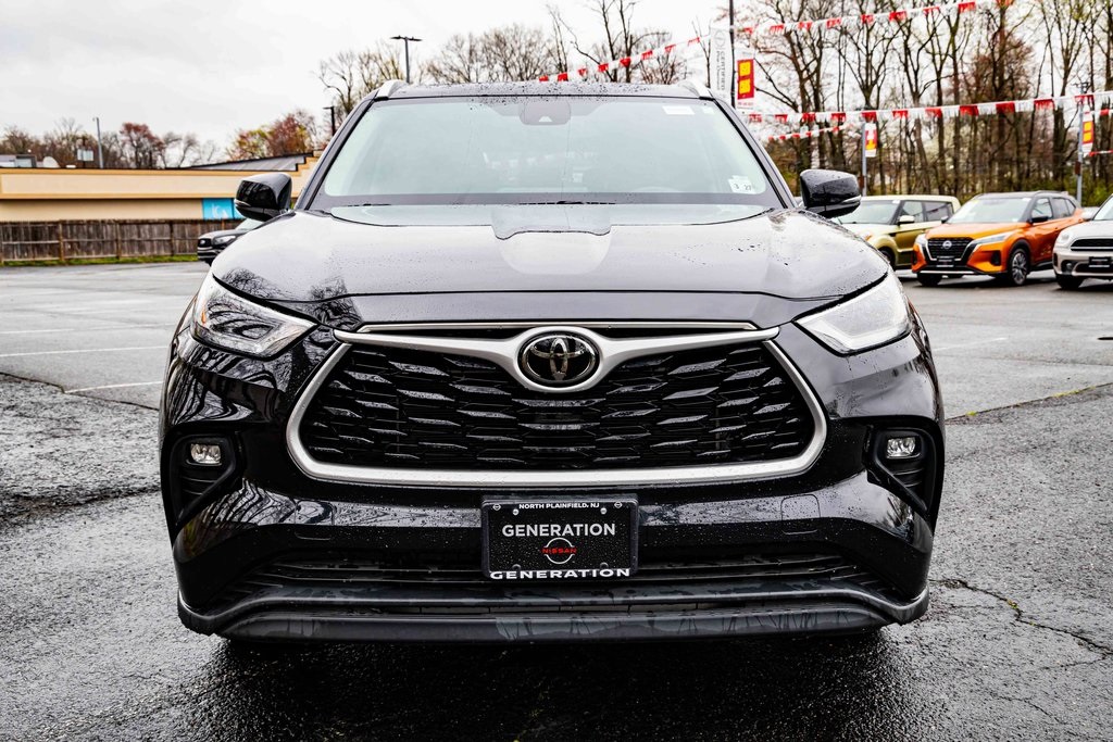 2022 Toyota Highlander XLE photo 2