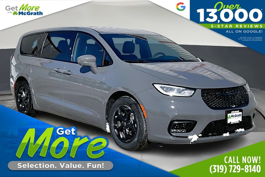 2022 Chrysler Pacifica Hybrid Touring L's photo