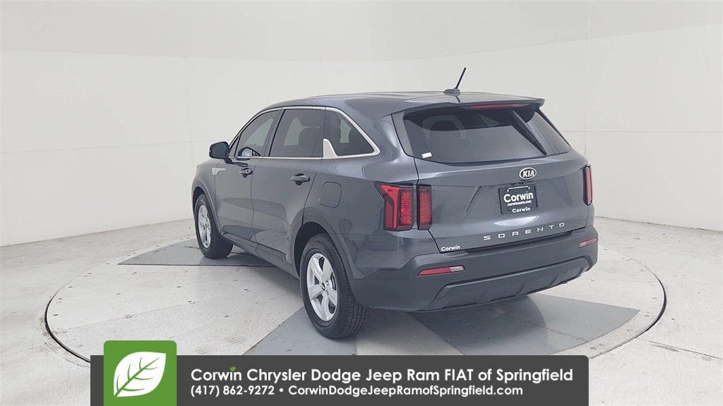 2021 Kia Sorento LX photo 11