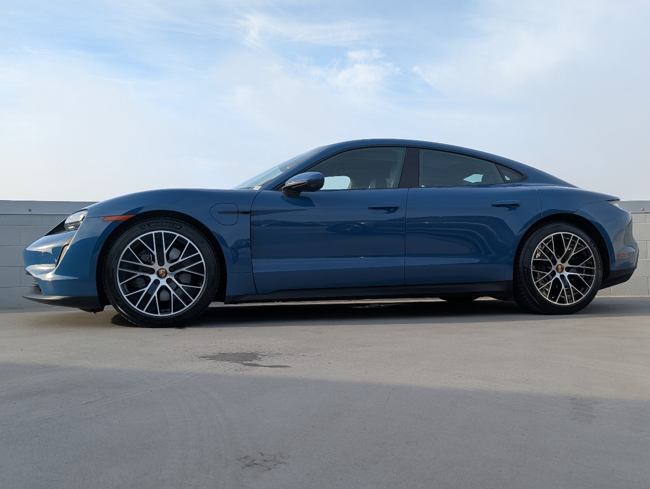 2024 Porsche Taycan photo 2