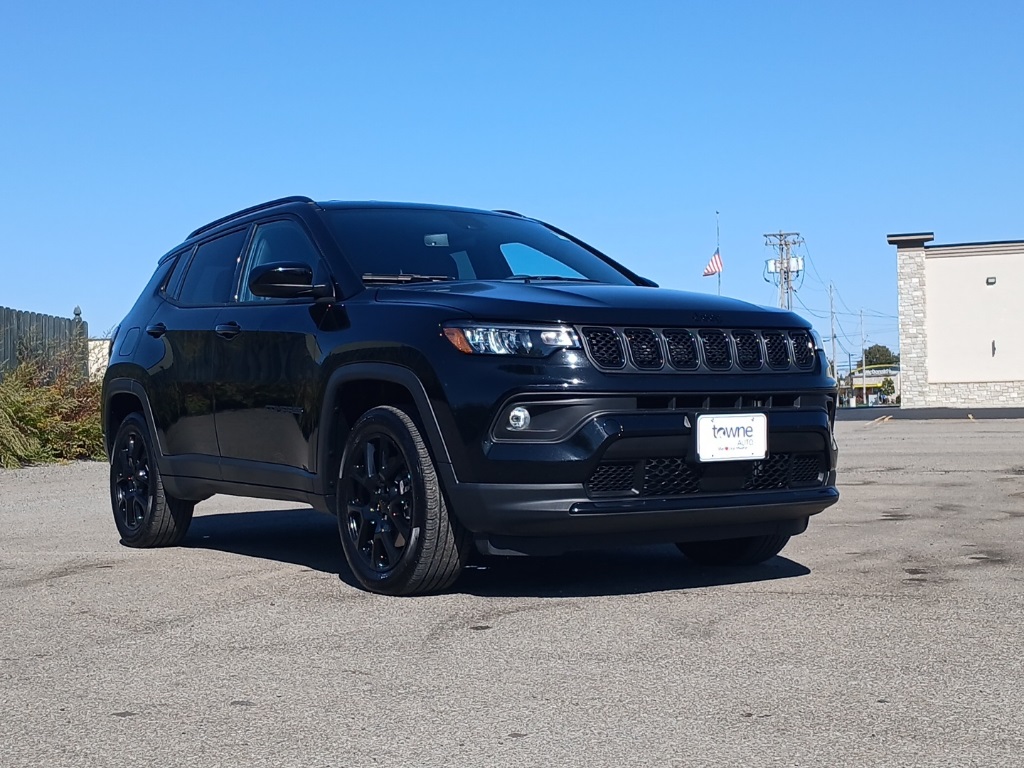 2023 Jeep Compass North Edition Latitude photo 2
