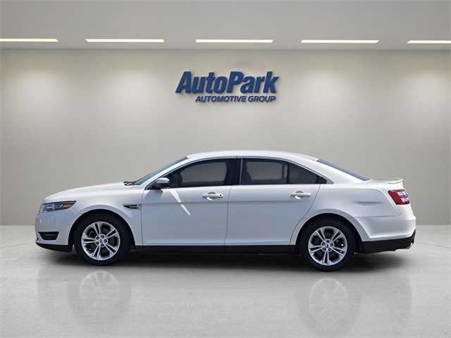 2015 Ford Taurus SEL photo 3