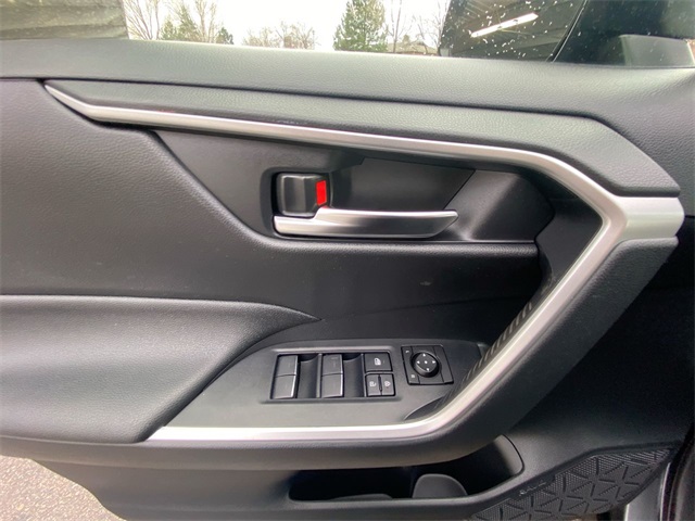 2023 Toyota RAV4 XLE photo 4