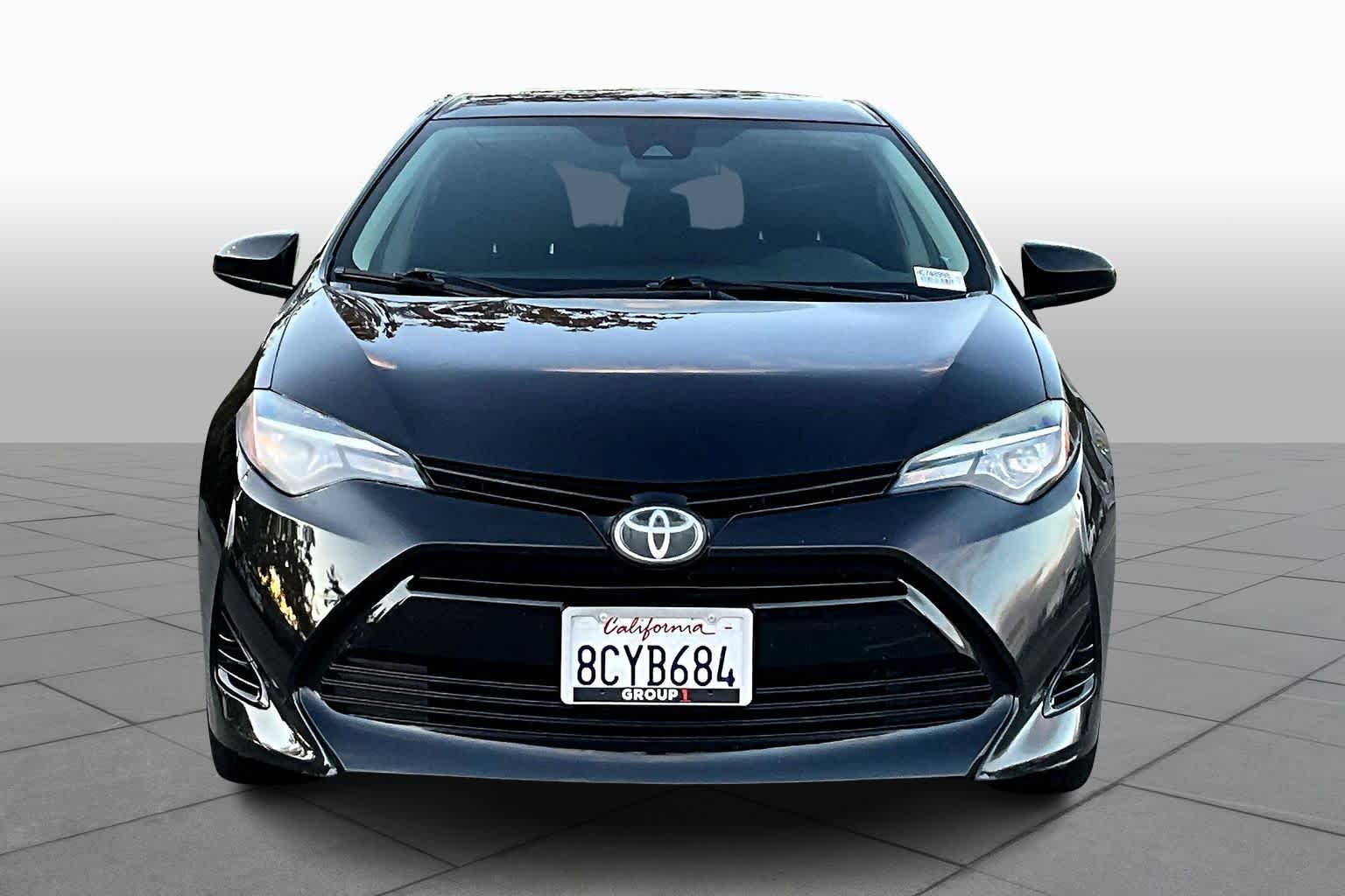 2017 Toyota Corolla LE photo 3