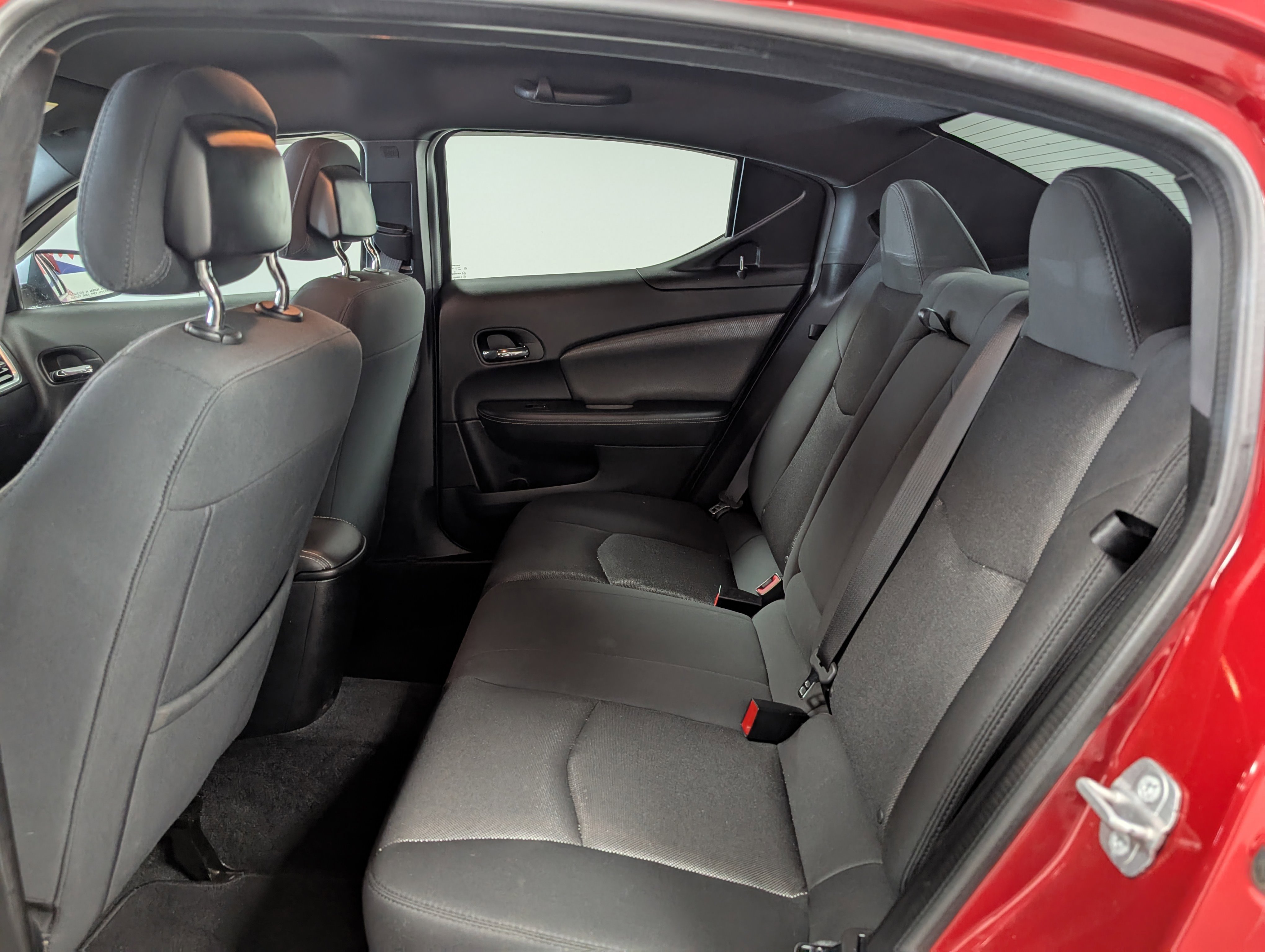 2014 Dodge Avenger SE photo 4