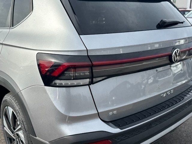 2025 Volkswagen Taos SE photo 9