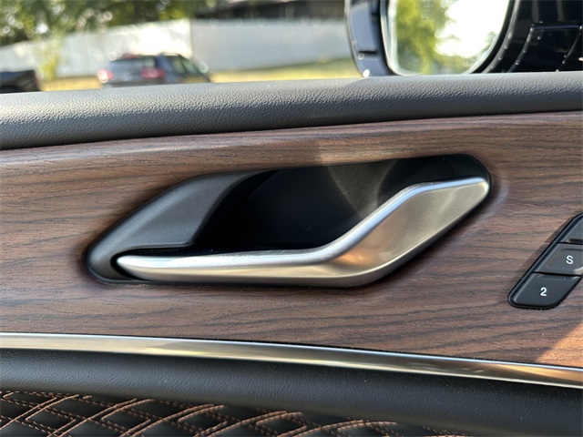 2022 Jeep Grand Cherokee Summit photo 32