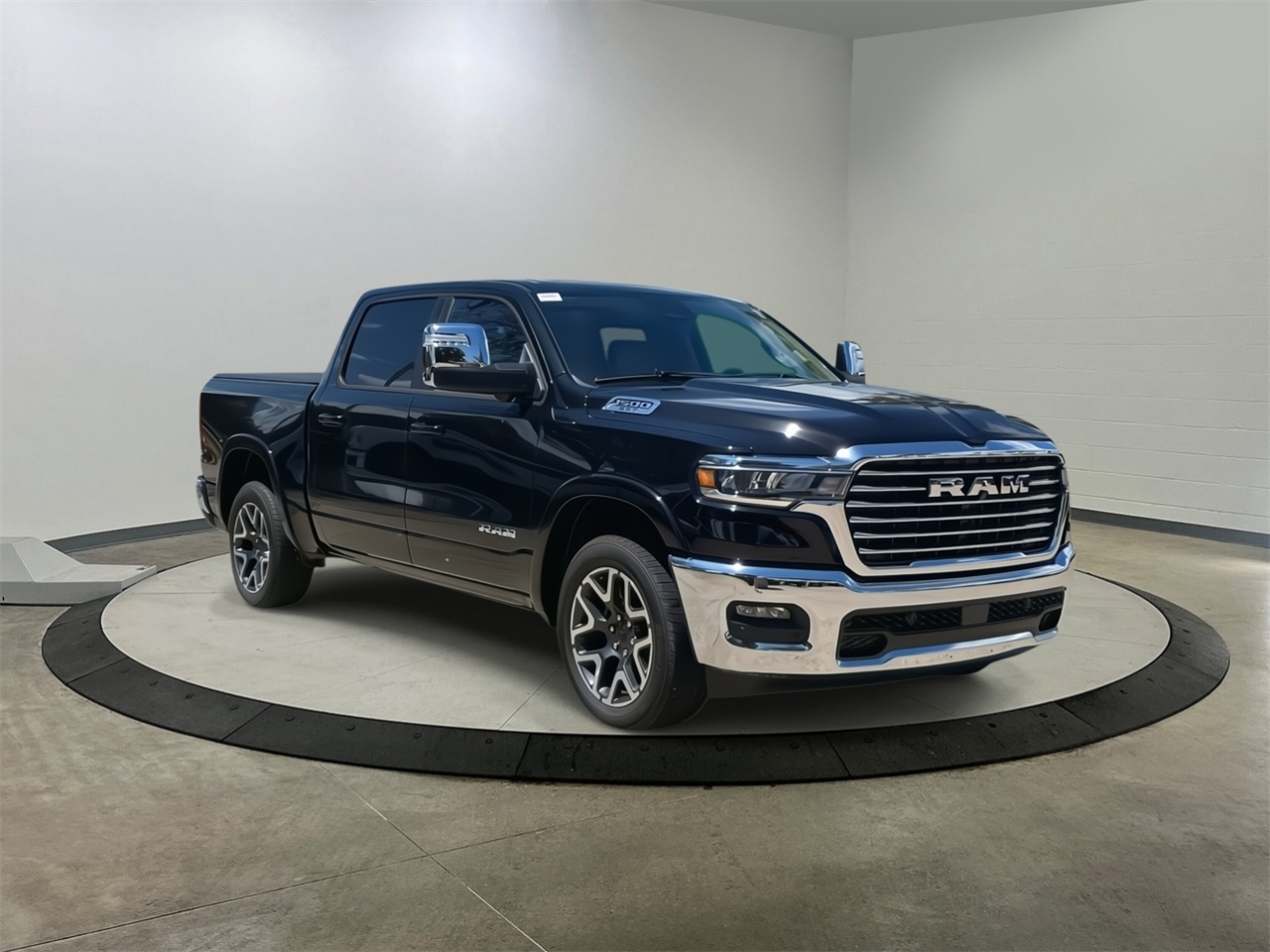 2025 Ram 1500 Laramie photo 2