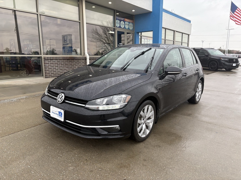 2019 Volkswagen Golf SE's photo