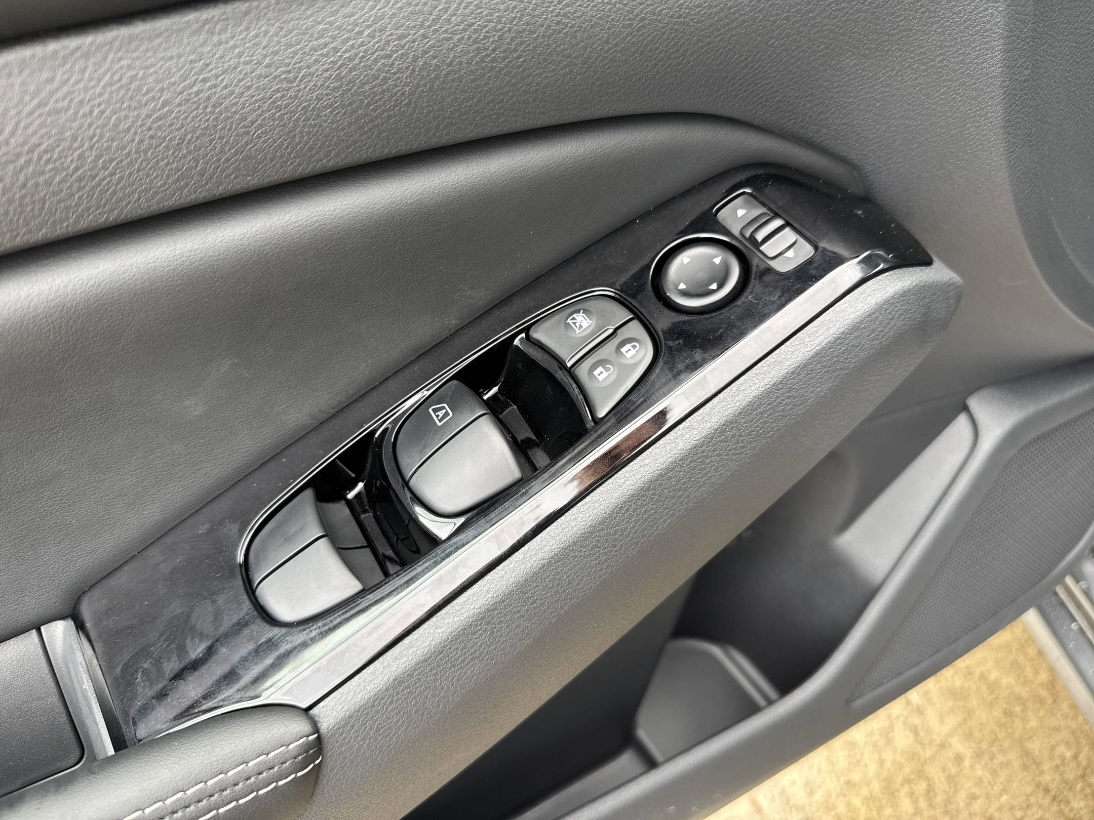 2025 Nissan Altima SL photo 19