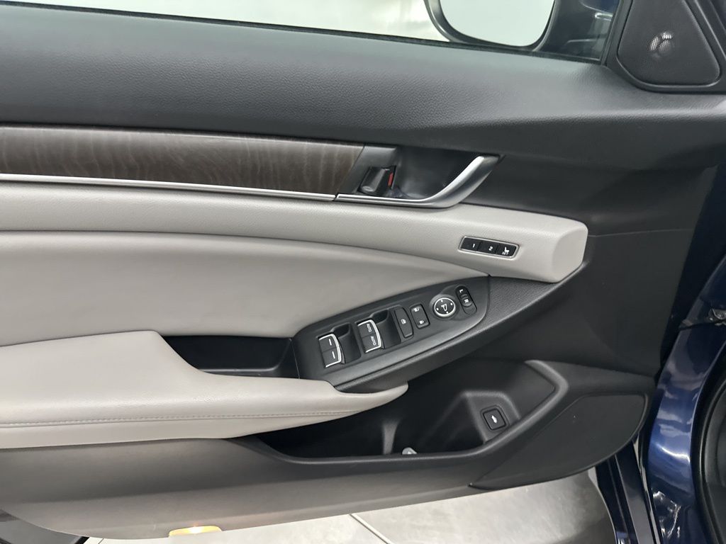 2018 Honda Accord Touring photo 5