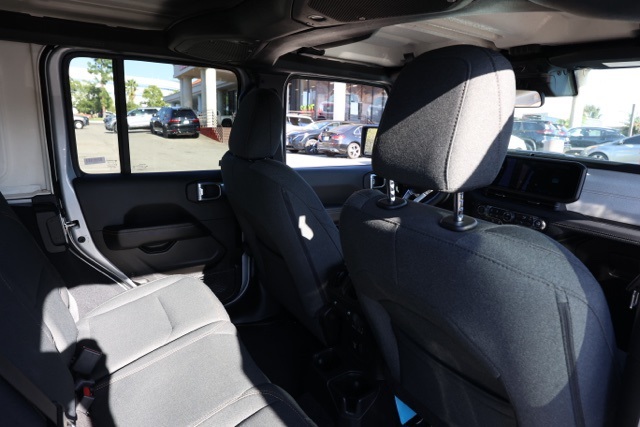 2024 Jeep Wrangler Sahara photo 15