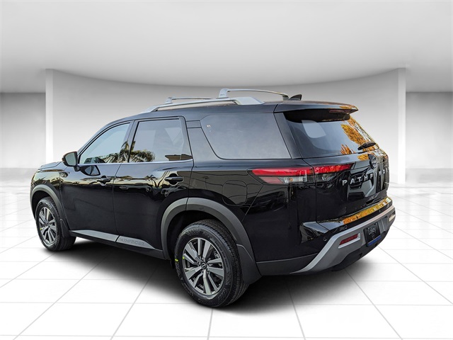 2025 Nissan Pathfinder SL photo 3