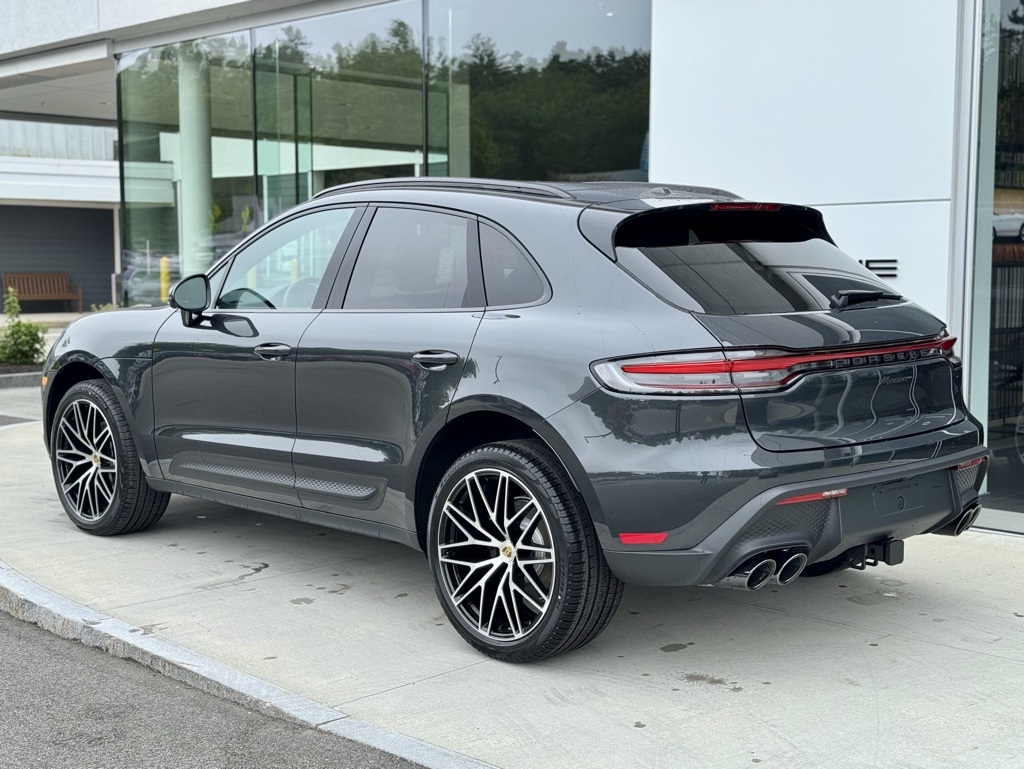 2025 Porsche Macan T photo 2