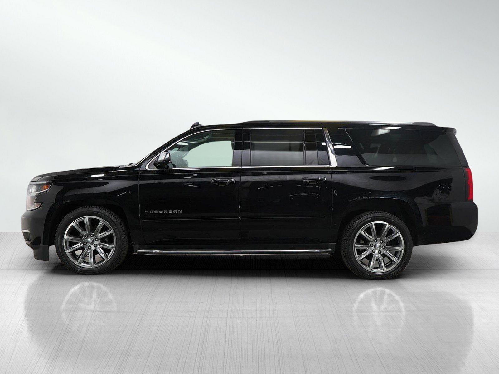 Used 2019 Chevrolet Suburban Premier with VIN 1GNSKJKC0KR224987 for sale in Bloomington, Minnesota