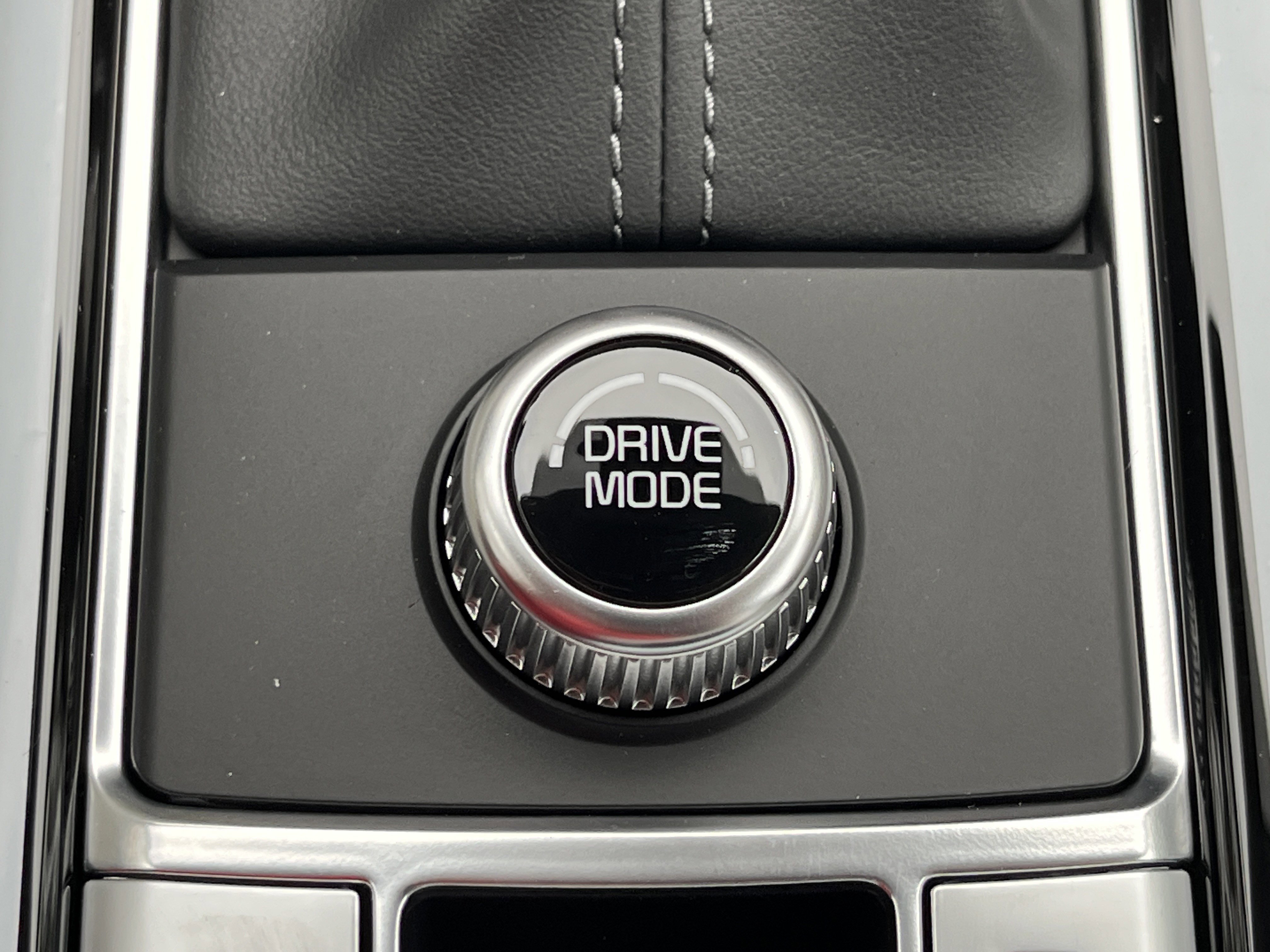 2025 Kia Telluride S photo 3